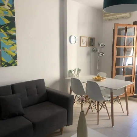 El Paraiso, 3 Bed 2 Bath, 300m From The Sea *